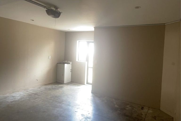 Photo of property in 7 Pistachio Place, Goodwood Heights, Auckland, 2105