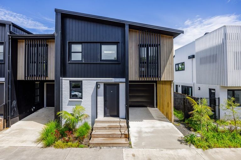 Photo of property in 10 Kaaramuramu Lane, Mangere Bridge, Auckland, 2022