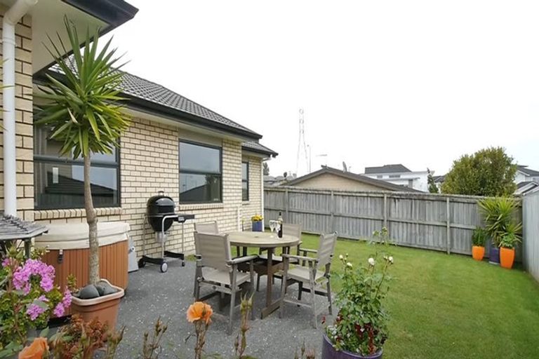 Photo of property in 10 Bonny Crescent, Massey, Auckland, 0614