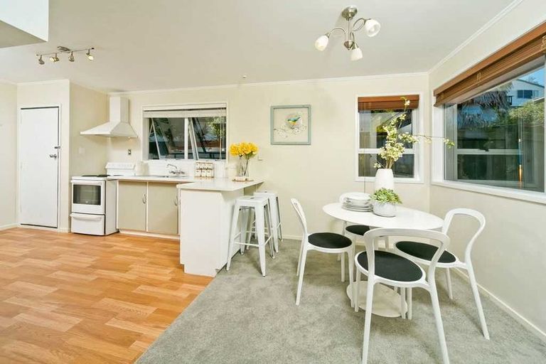 Photo of property in 2/12 Datura Place, Sunnynook, Auckland, 0620