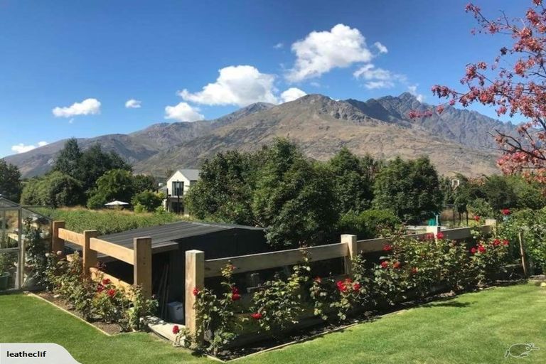 Photo of property in 2 Lindmore Lane, Lower Shotover, Queenstown, 9371