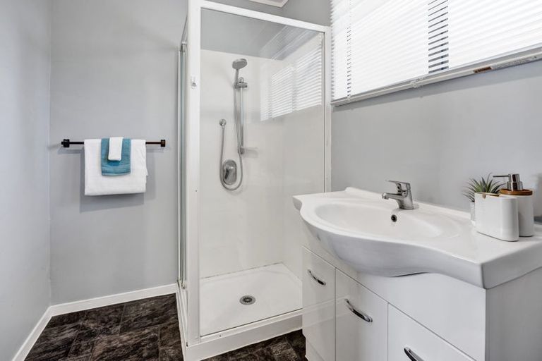 Photo of property in 180 Mangorei Road, Merrilands, New Plymouth, 4312