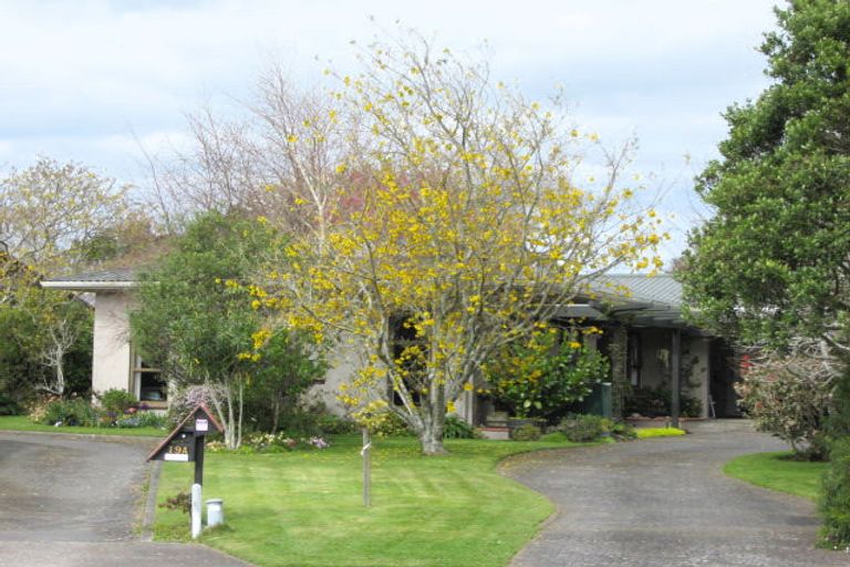 Photo of property in 21 John Guthrie Place, Merrilands, New Plymouth, 4312