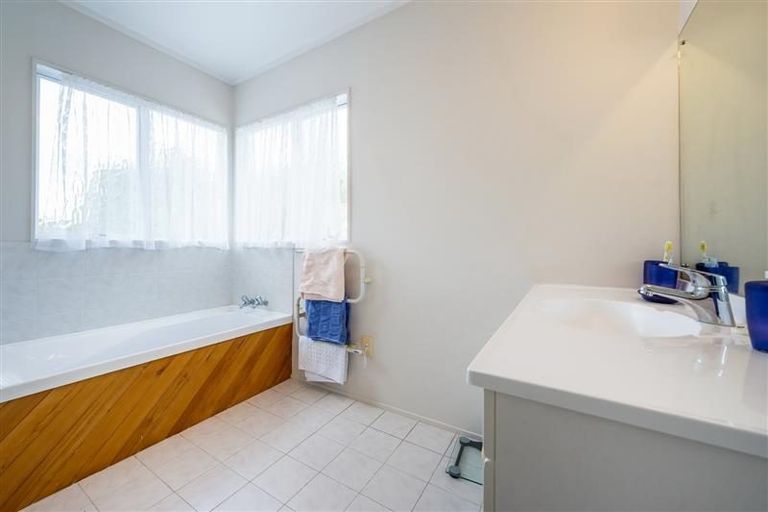 Photo of property in 32 Crestview Place, Browns Bay, Auckland, 0630