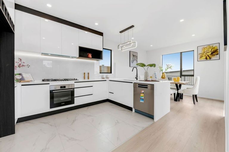 Photo of property in 12 Elevation Street, Flat Bush, Auckland, 2019