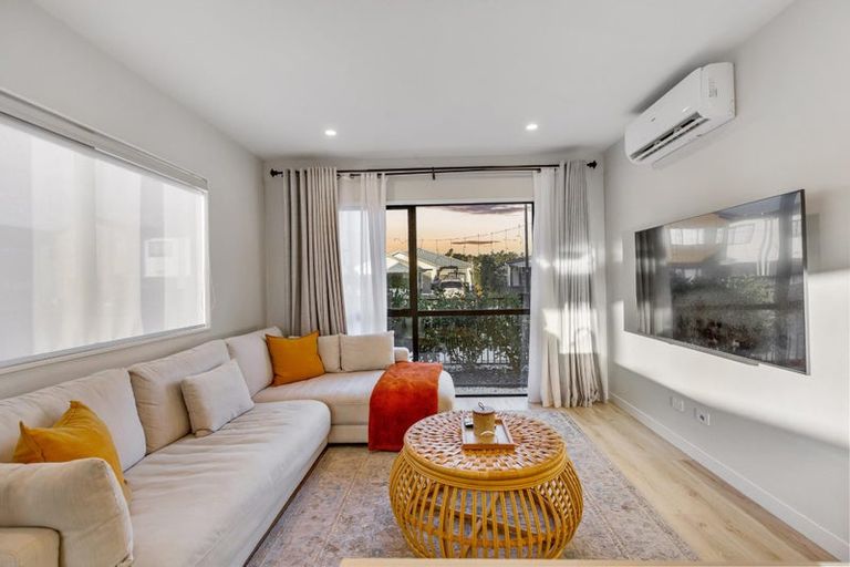 Photo of property in 24 Lumbarda Drive, Kumeu, 0810