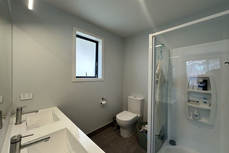 Photo of property in 16 Kawariki Road, Helensville, 0800