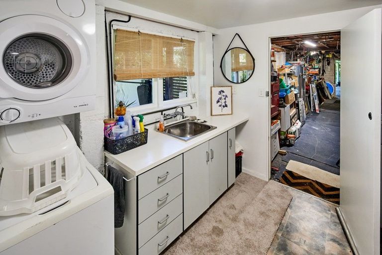 Photo of property in 60 Pomare Road, Tirohanga, Lower Hutt, 5010