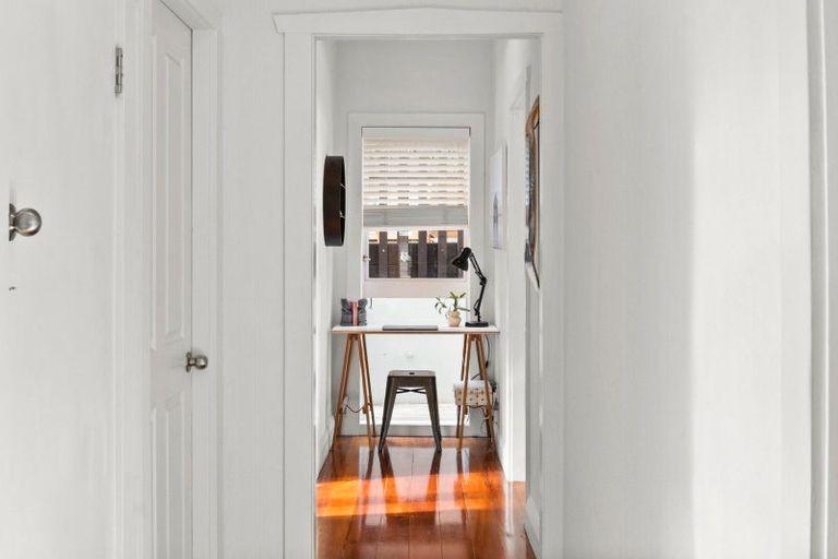 Photo of property in 44 Faraday Street, Hospital Hill, Napier, 4110