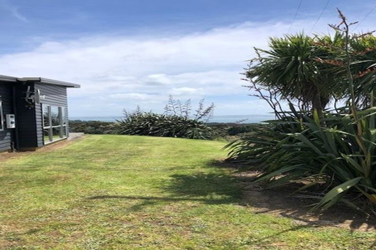 Photo of property in 3143 South Head Road, South Head, Helensville, 0874