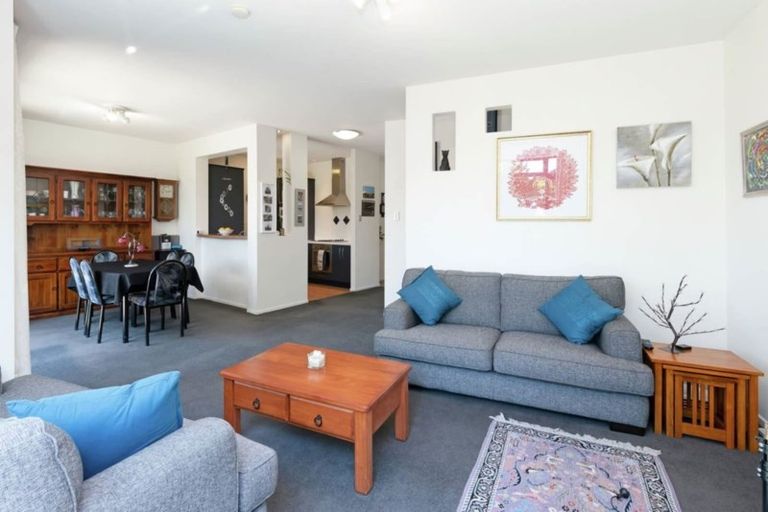 Photo of property in 2/2 Armoy Drive, East Tamaki, Auckland, 2016