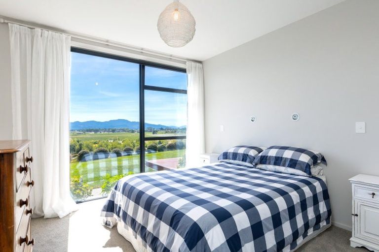 Photo of property in 21 Dry Hills Lane, Riverlands, 7274