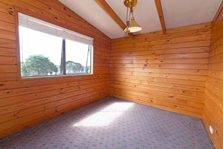 Photo of property in 1/28 Elizabeth Drive, West Harbour, Auckland, 0618