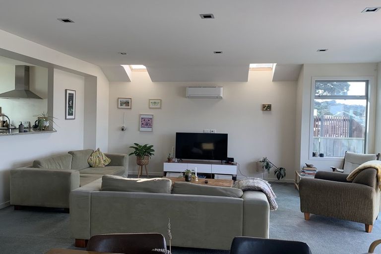 Photo of property in 253 Queens Drive, Lyall Bay, Wellington, 6022