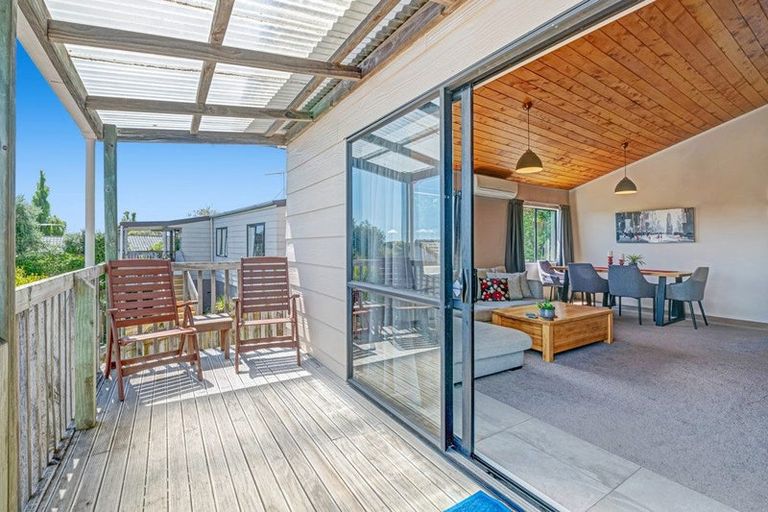 Photo of property in 2/10 Sevilla Place, Unsworth Heights, Auckland, 0632