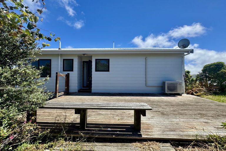 Photo of property in 14a Warrington Grove, Newlands, Wellington, 6037