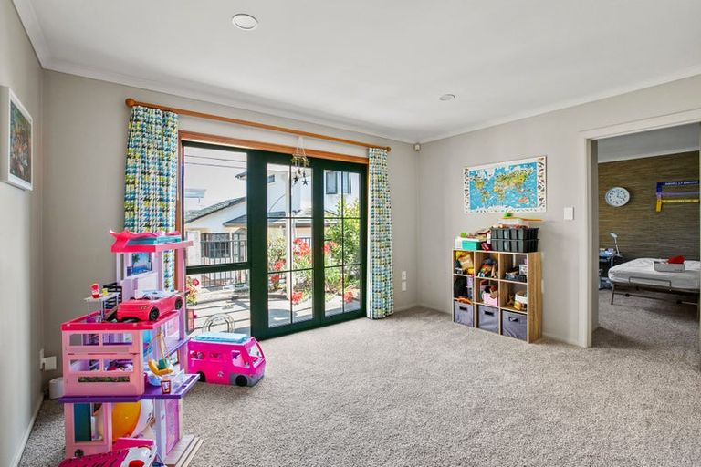 Photo of property in 85c Eliot Street, New Plymouth, 4310