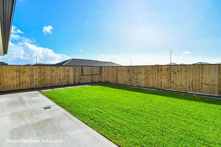 Photo of property in 32 Korowhiti Road, Clarks Beach, 2122