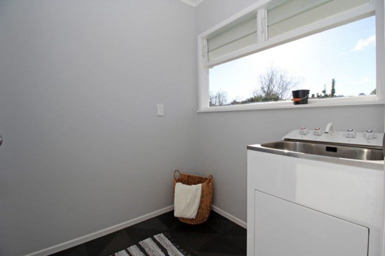 Photo of property in 6 Lawrence Crescent, Hillpark, Auckland, 2102