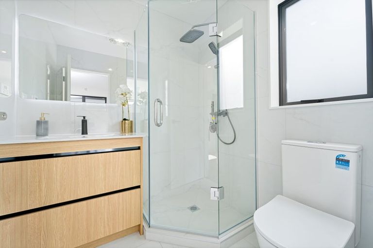 Photo of property in 2/30a Tirimoana Road, Te Atatu South, Auckland, 0602