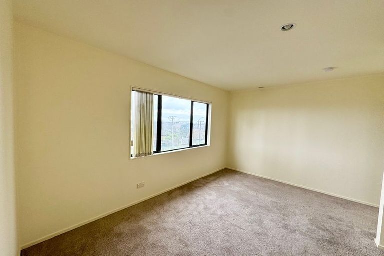 Photo of property in 2b Spencer Road, Pinehill, Auckland, 0632