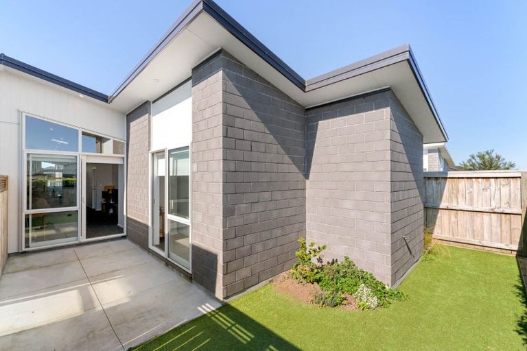 Photo of property in 18b Komata Crescent, Papamoa Beach, Papamoa, 3118