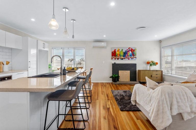 Photo of property in 57 Amberley Avenue, Te Atatu South, Auckland, 0610