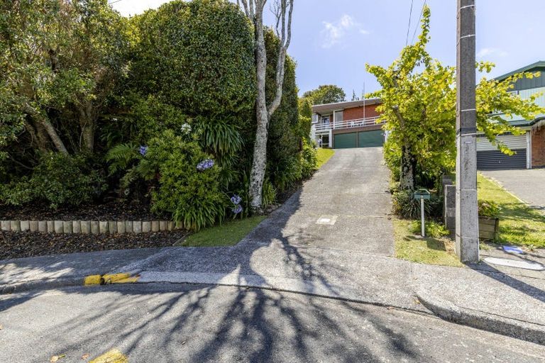 Photo of property in 9 Whitby Place, Westown, New Plymouth, 4310