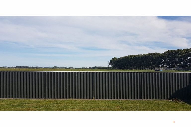 Photo of property in 19 Timaru Road, Waimate, 7924