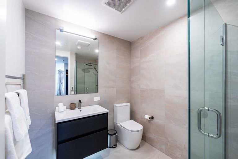 Photo of property in 2/7 Northlake Drive, Wanaka, 9305