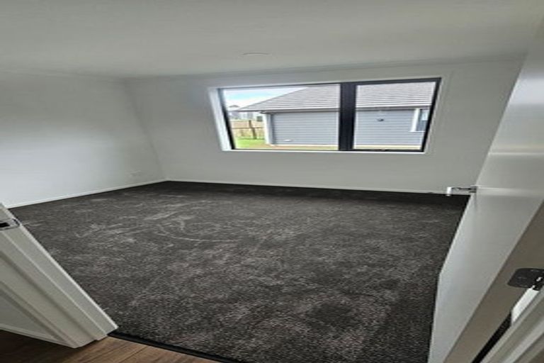 Photo of property in 13 Metoriti Crescent, Karaka, 2124