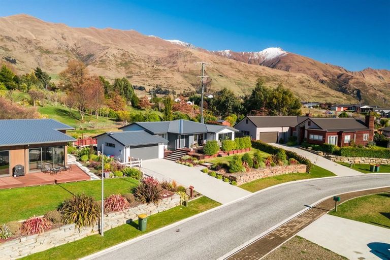 Photo of property in 6 Turnbull Crescent, Wanaka, 9305