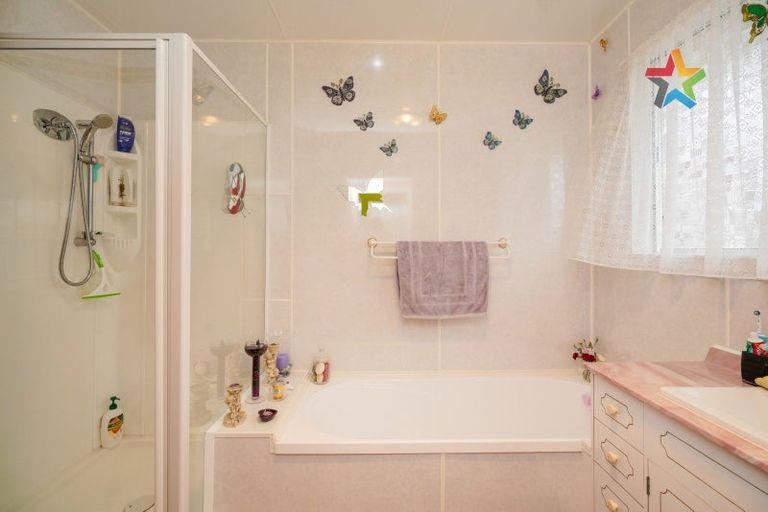 Photo of property in 49 Mauchline Street, Wallacetown, 9816