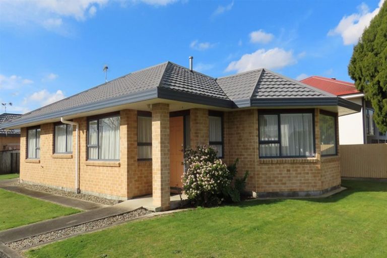 Photo of property in 52 Queen Street West, Levin, 5510