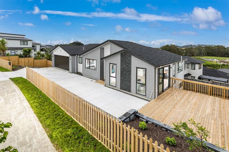 Photo of property in 19 Tautoru Avenue, Orewa, 0931