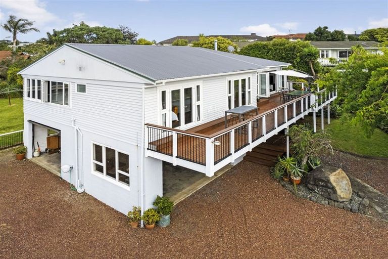 Photo of property in 76 Marine Parade, Mellons Bay, Auckland, 2014