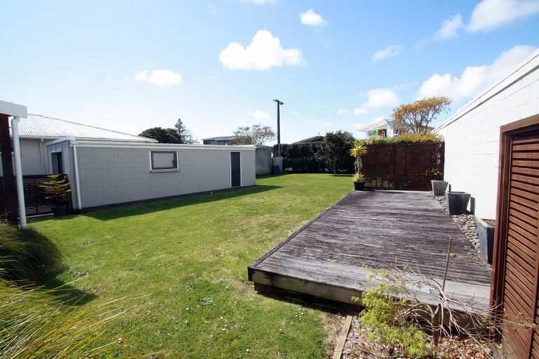 Photo of property in 9 Manu Crescent, Upper Vogeltown, New Plymouth, 4310