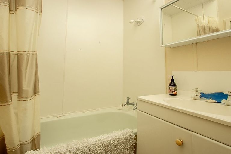 Photo of property in 9 Temuera Street, Otaki, 5512