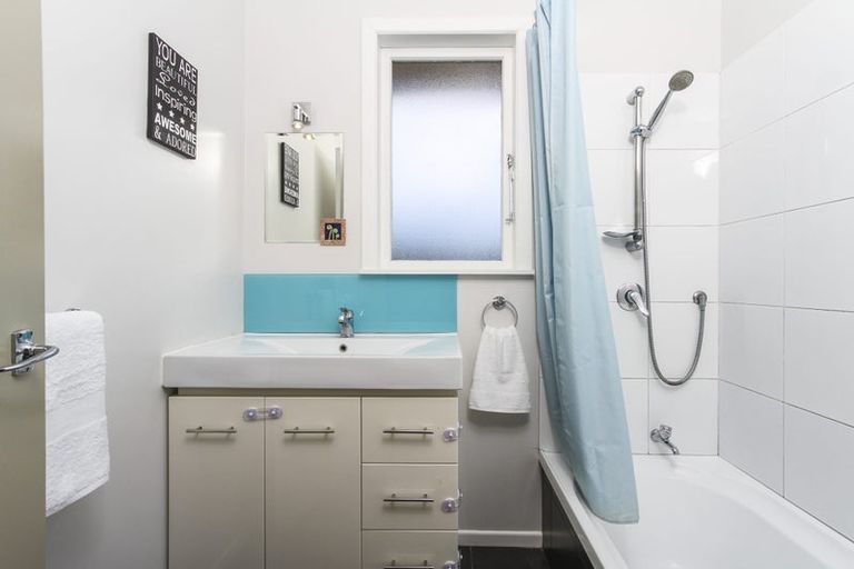 Photo of property in 12 Lucinda Place, Glen Eden, Auckland, 0602