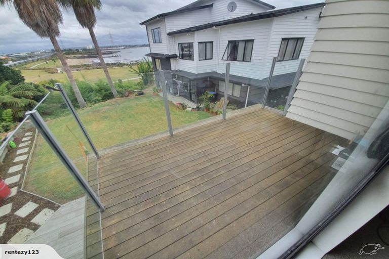 Photo of property in 30b Seacliffe Road, Hillsborough, Auckland, 1042