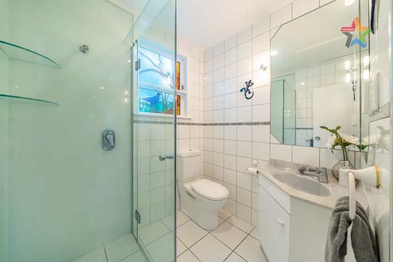 Photo of property in 49b Norton Park Avenue, Fairfield, Lower Hutt, 5011