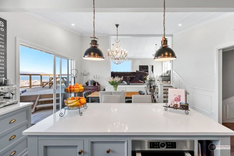 Photo of property in 10 Chestnut Grove, Maungaraki, Lower Hutt, 5010