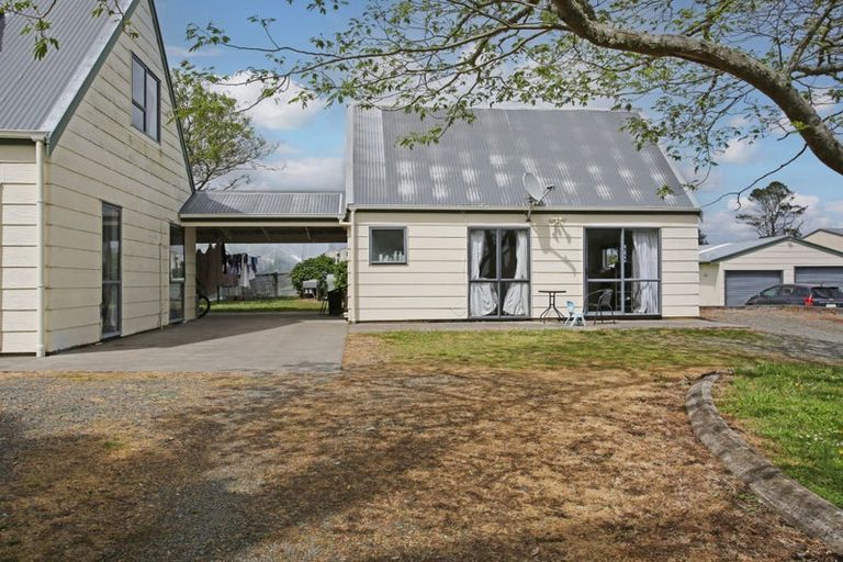 Photo of property in 42 Codlin Road, Waiuku, 2683