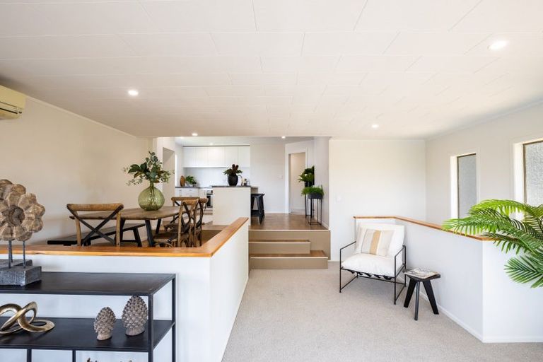 Photo of property in 9 Fairview Place, Westown, New Plymouth, 4310