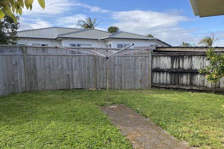 Photo of property in 2/2 Wallace Road, Ranui, Auckland, 0612