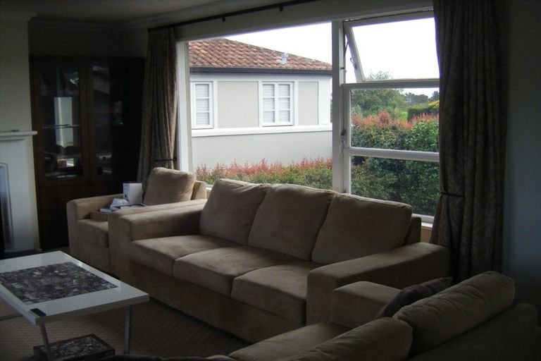 Photo of property in 8a The Rosebowl, Sunnyhills, Auckland, 2010
