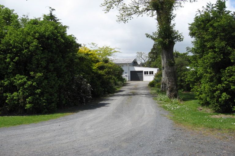 Photo of property in 202 Boord Crescent, Kumeu, 0891