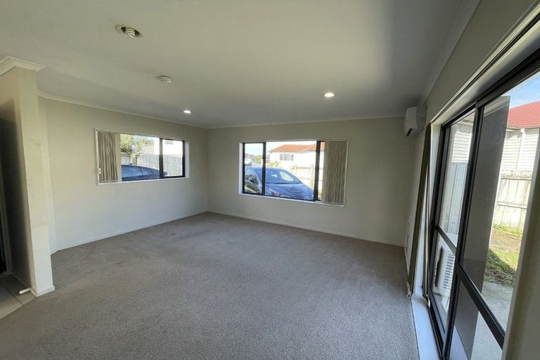 Photo of property in 65 Keri Vista Rise, Papakura, 2110