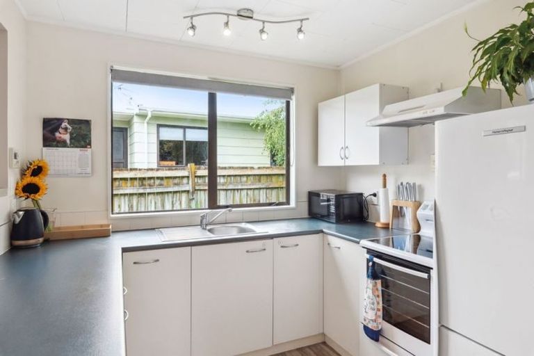 Photo of property in 25 Hookway Grove, Paraparaumu, 5032