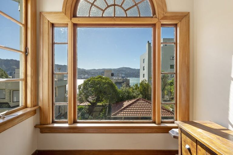 Photo of property in 210 Oriental Parade, Oriental Bay, Wellington, 6011